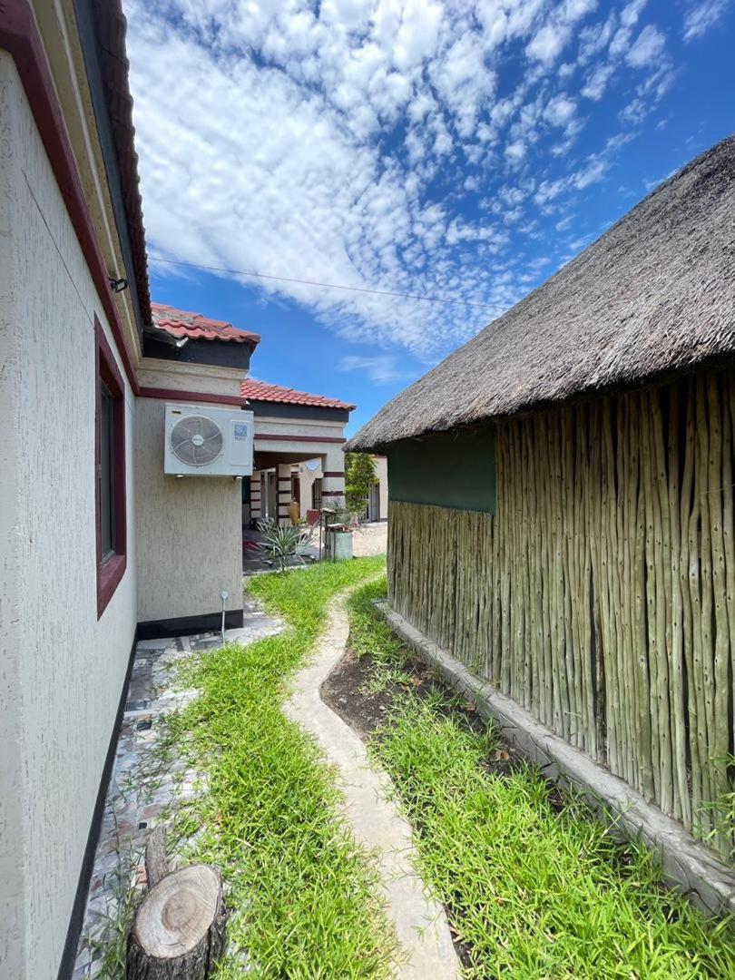 Ngami Gates Boutique Guest House Maun Exteriör bild