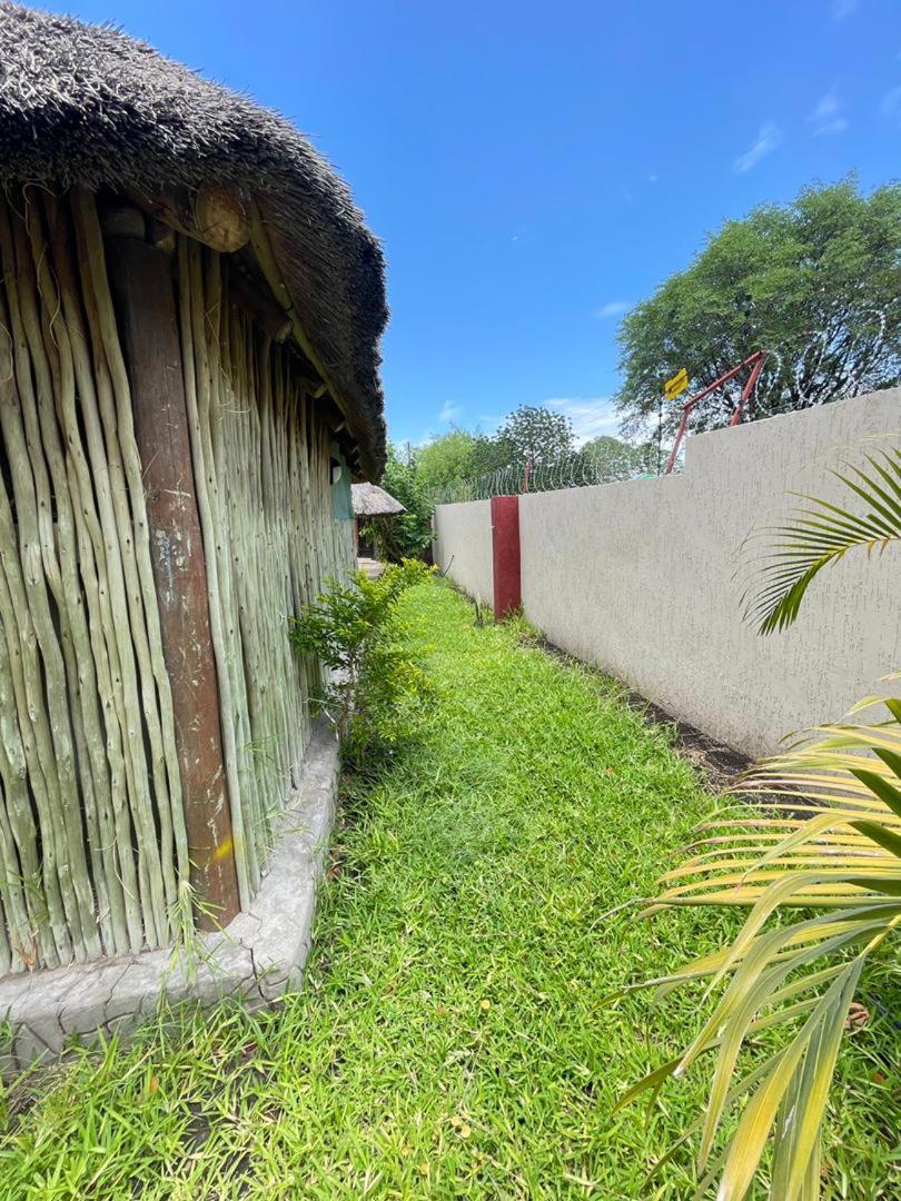 Ngami Gates Boutique Guest House Maun Exteriör bild